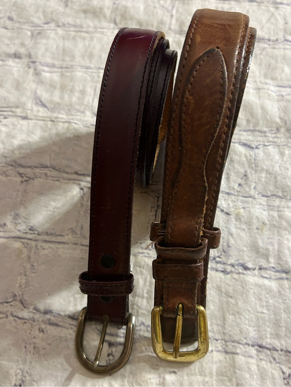 VINTAGE WESTERN RUGGED BROWN LEATHER SOLID BRASS BUCKLE BELT & VTG DANBURY BELT